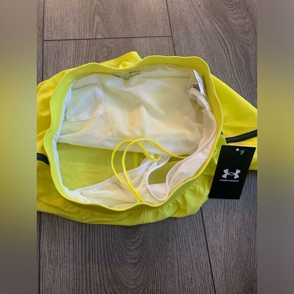 Under armour fly by 2.0 shorts with underwear lining - Picture 3 of 4